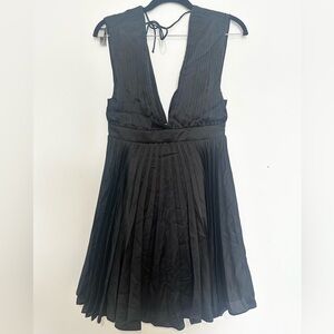 Abercrombie & Fitch plunge pleated mini dress black sleeveless v neck elegant